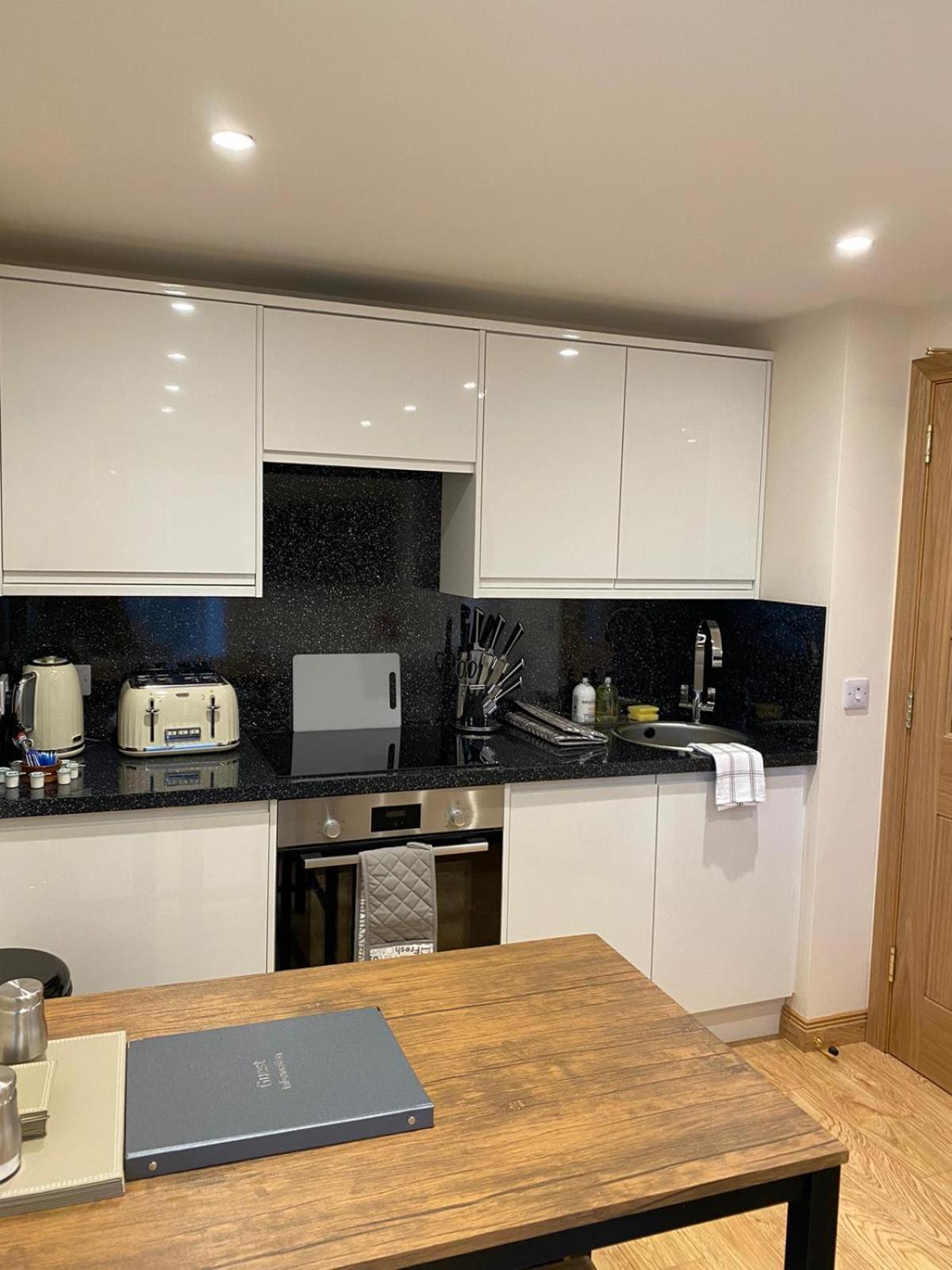 Waverley Inn Holiday Apartments Inverness Room photo