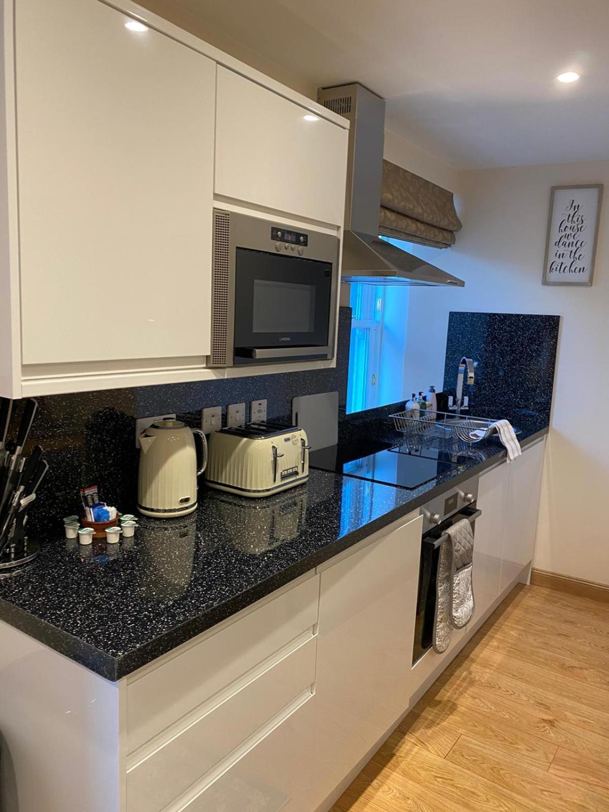 Waverley Inn Holiday Apartments Inverness Room photo